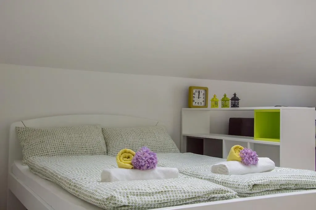 Apartments Punta By Sea أوماغ 0*,